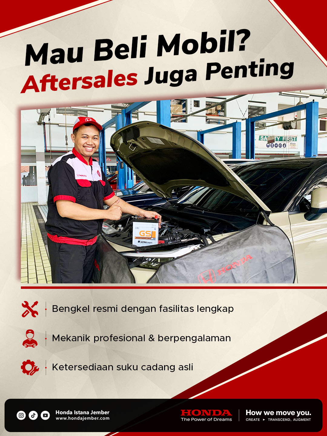 Mekanik Honda Istana Jember menunjukkan spare part asli Honda