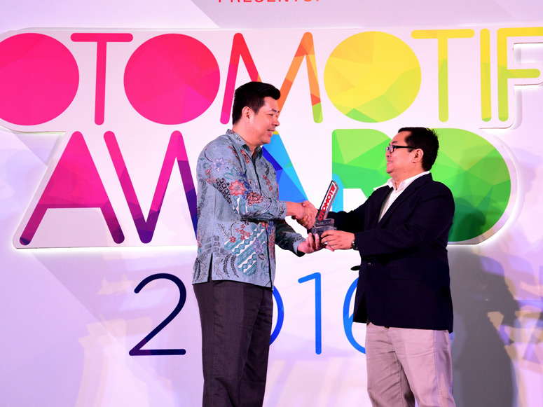 Honda Meraih Otomotif Award 2016